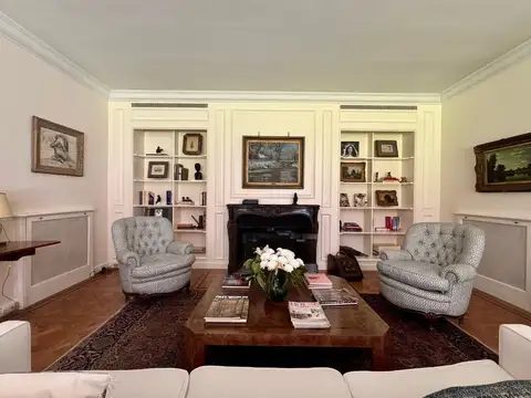 Casa 9 ambientes con 4 baños