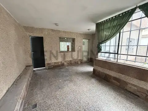 Avenida Buenos Aires 800, Piso 0