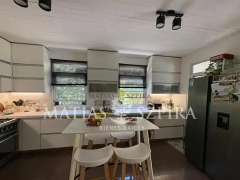 Casa en Venta con 2 cocheras