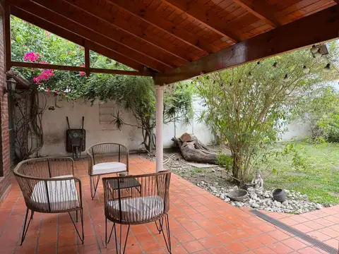 Lomas de Zamora VENTA casa jardin piscina buena ubicacion