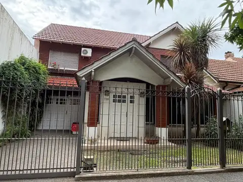 Lomas de Zamora VENTA casa jardin piscina buena ubicacion