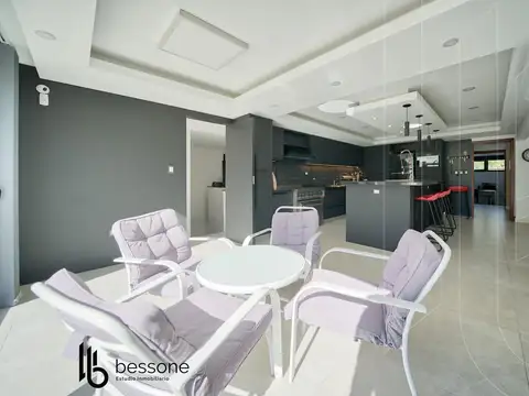 Casa en Venta con 7 cocheras
