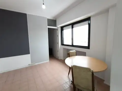 Hermoso 2 amb  fte balcón; exc vista a ubicado a mts  plaza Plaza Irlanda
