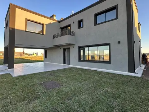 CASA A ESTRENAR DE 4 AMBIENTES EN EL REBENQUE CANNING