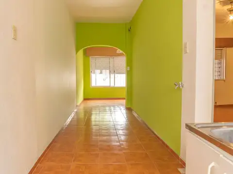 VentaPH 2 ambientes  con patio y local - Morón