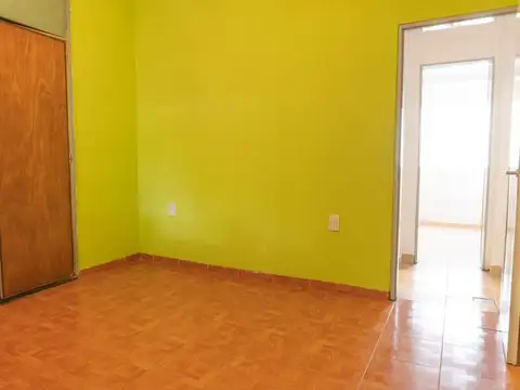 VentaPH 2 ambientes  con patio y local - Morón