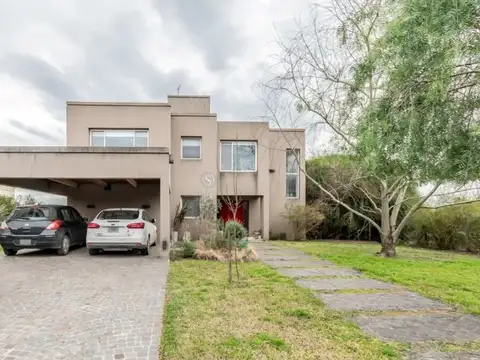 Casa en Venta con 6 cocheras