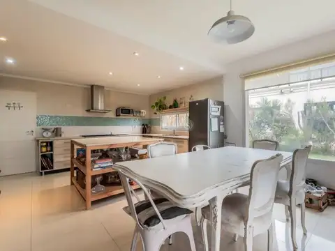 Casa 6 ambientes con 5 baños