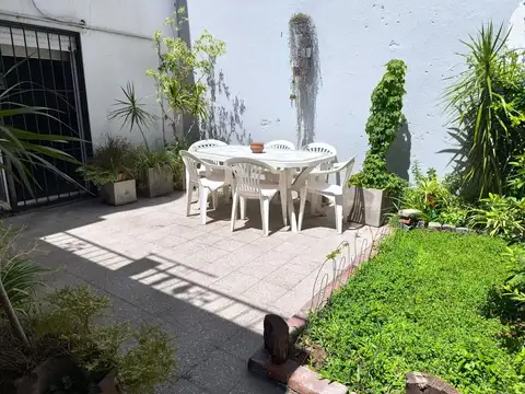 VENTA CASA 4 AMB. COCHERA TERRAZA PATIO Y BALCON
