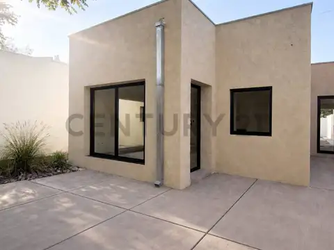 CASA EN VENTA RECICLADA A NUEVA EN BARRIO BANCARIO DE GODOY CRUZ. APTA CRÉDITO. ID: 318865