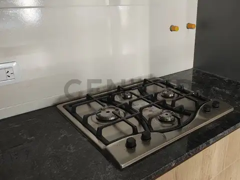 CASA EN VENTA RECICLADA A NUEVA EN BARRIO BANCARIO DE GODOY CRUZ. APTA CRÉDITO. ID: 318865