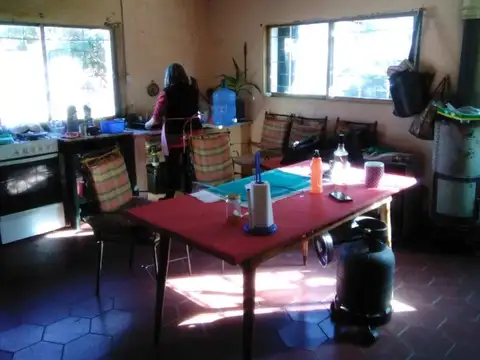CASA A RECICLAR CON GRAN TERRENO EN TANTI