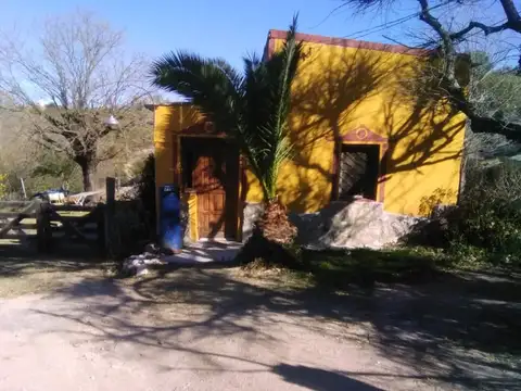 CASA A RECICLAR CON GRAN TERRENO EN TANTI