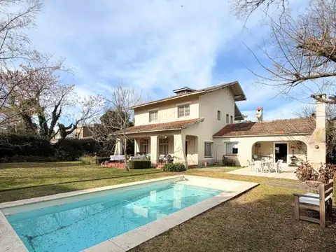 Casa en alquiler temporario x mes, Barrio la Escondida