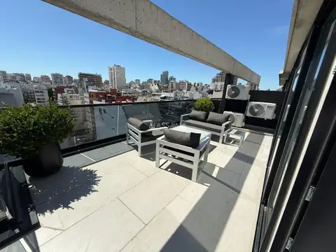 Departamento  3 ambientes con cochera-piso alto -Amoblado y equipado - Diseñado por Arq Carlos Ott