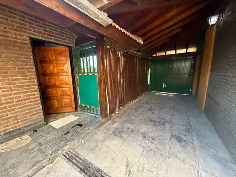 Casa 4 ambientes con 2 baños