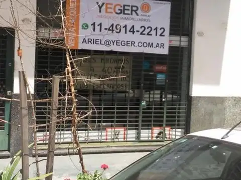 LOCAL AL FRENTE CON GRAN VIDRIERA