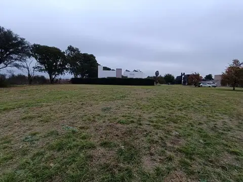VENTA DE LOTE UBICADO EN VALLE DEL GOLF