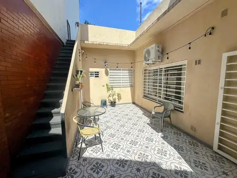 RESERVADO Casa con terraza, patio y parrilla - Impecable