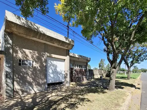 Casa 14 ambientes con 4 baños