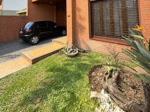 Casa 4 ambientes con 3 baños