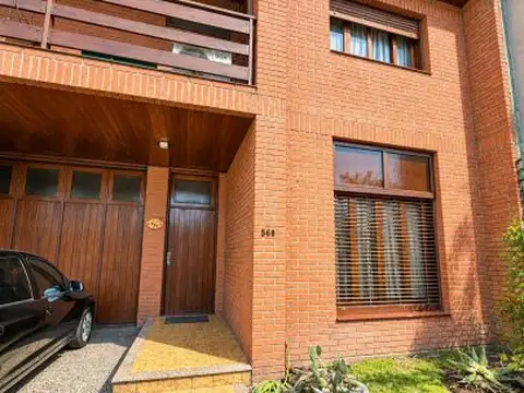 Casa en Venta con 3 cocheras