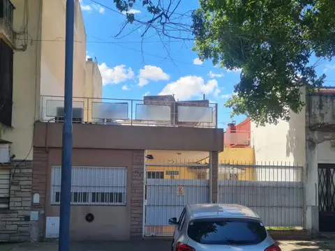 CASA 3 AMBIENTES CON ESCRITORIO, PATIO, GARAGE Y TERRAZA