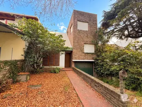 Casa en Venta en Villa Ballester - 4 dormitorios - Lote 375 m2