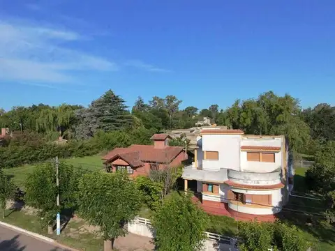 Casa 7 ambientes con 2 baños