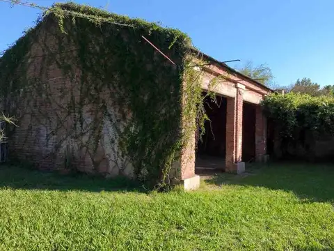 Casa en Venta con 3 cocheras