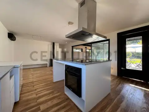 221 y 501 3000, Piso 0
