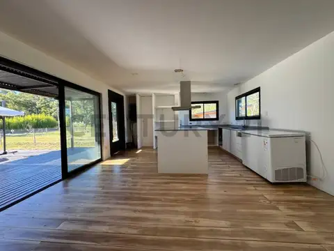 221 y 501 3000, Piso 0