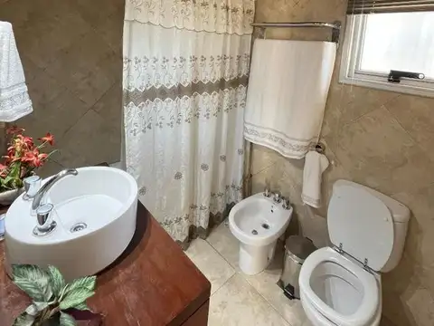 Casa 4 ambientes con 3 baños