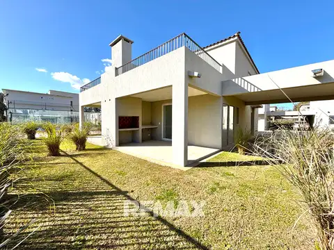 Venta Casa 4 amb. jardín, parrilla y cochera Pilar