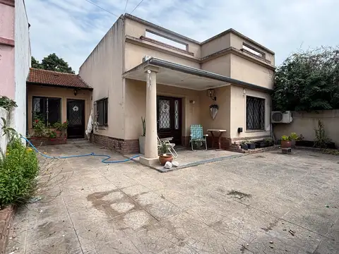 Venta Casa · 5 ambientes · Pileta · Depto auxiliar al fondo · Don Torcuato