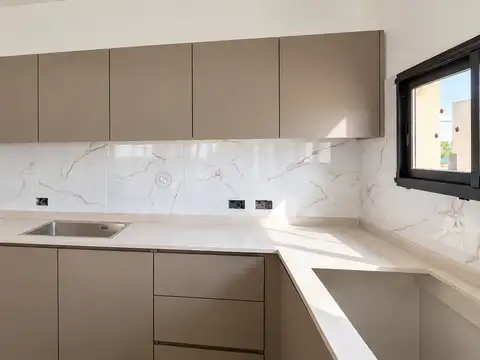 Casa 5 ambientes con 3 baños