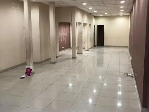 Local en Alquiler en Pompeya, $ 900.000