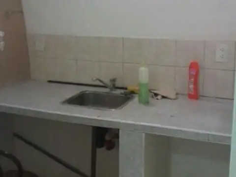 Local en Alquiler en Pompeya, $ 750.000