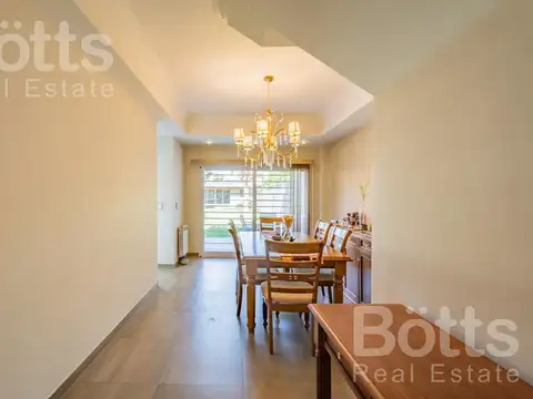 ESPECTACULAR CHALET CON JARDIN Y PISCINA EN CARAPACHAY