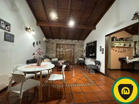Casa en  VENTA  Jose C. Paz - 4 AMB- QUINCHO -PILETA