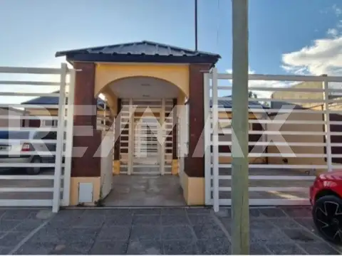 VENTA COMPLEJO DE 4 DPTOS EN PLOTTIER