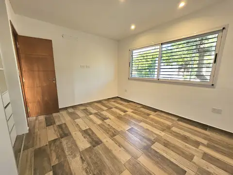 57 y 133 Excelente Duplex 2 Dormitorios con Patio/ Parrilla