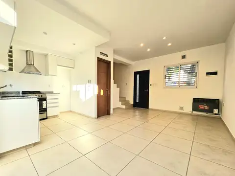 Casa en Alquiler en Los Hornos, $ 850.000