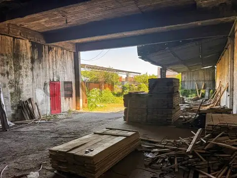 DEPÓSITO CON DOBLE FRENTE Y SALIDA A DOS CALLES – LOMA HERMOSA