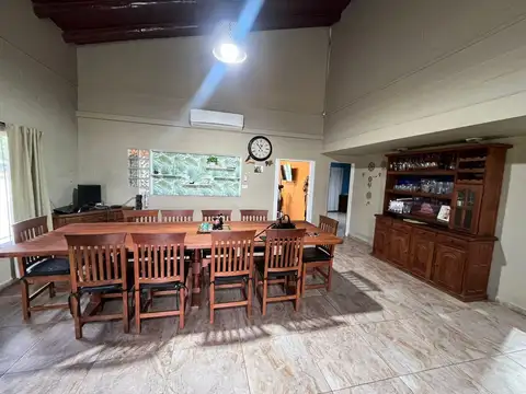 Casa en Venta con 3 cocheras