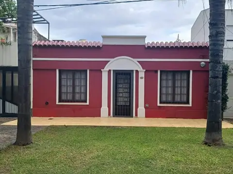 Casa Colonial en barrio Parque Casado