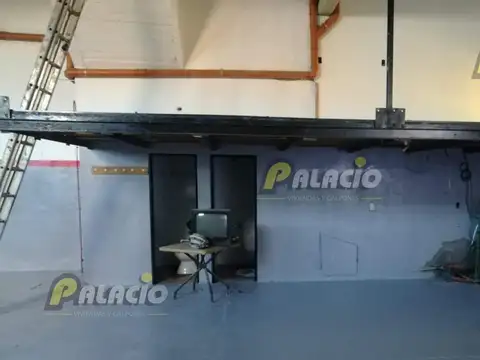 Galpón 300m2 en ALQUILER en Tres de Febrero
