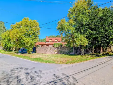 Casa en Venta con 2 cocheras
