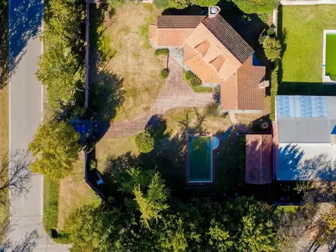 Casa 5 ambientes con 2 baños