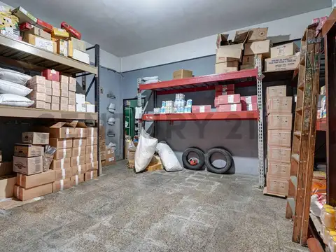 Venta Local con deposito y casa de 6 ambientes en Parque Avellaneda